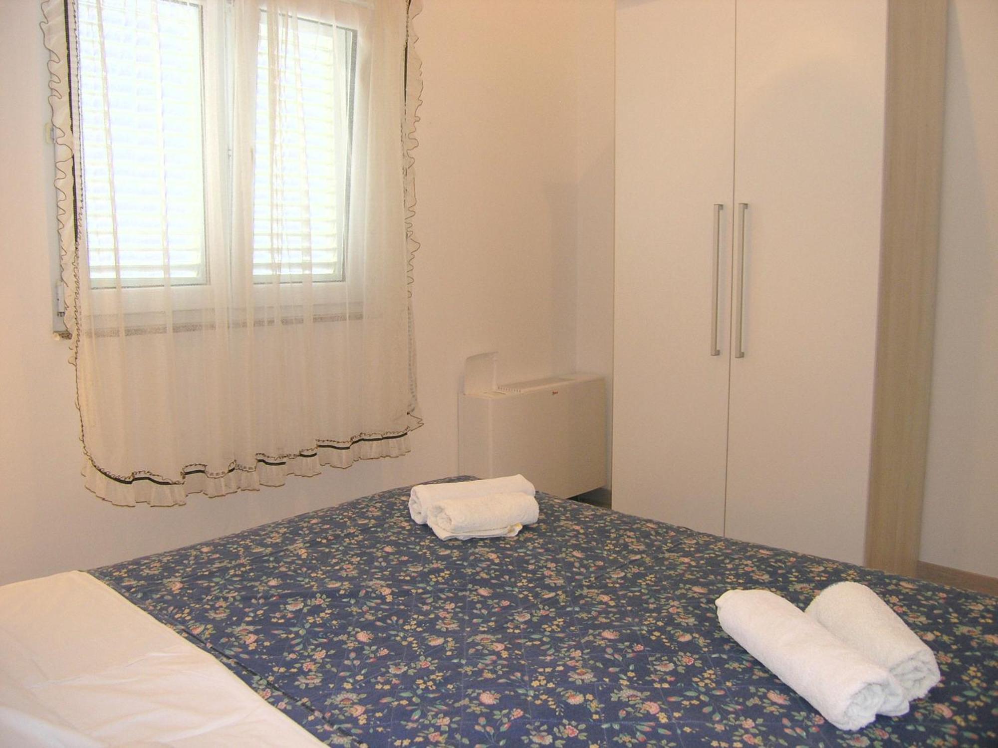 Apartments Sokolovic Krk Town Eksteriør billede