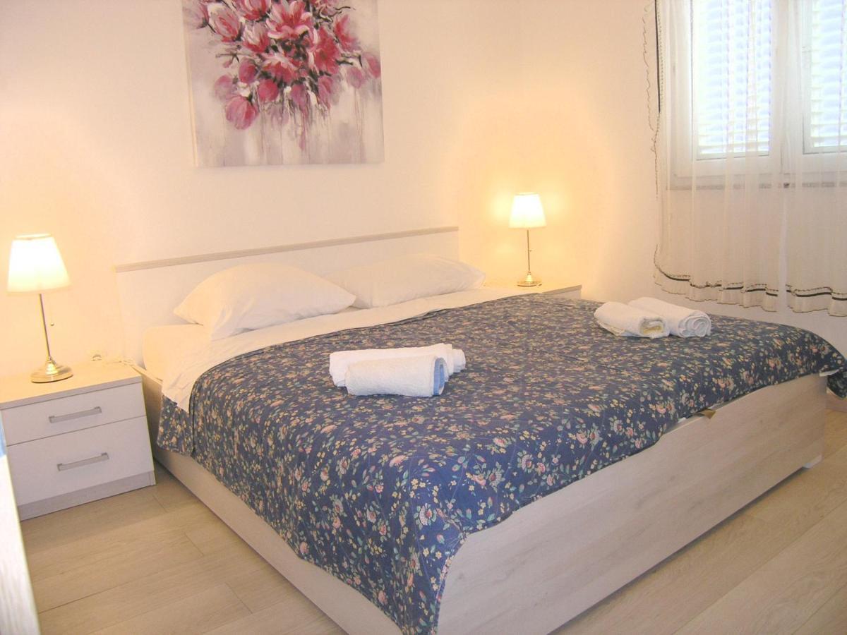 Apartments Sokolovic Krk Town Eksteriør billede